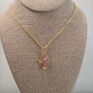 Elegant Gold Necklace with Pink Pendant